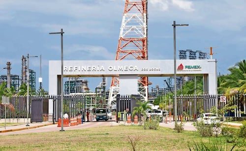 Conato de incendio en Dos Bocas moviliza a equipos de emergencia; Pemex reporta operaciones normales