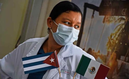 Congresista de EU pide exigir cuentas a México; acusa violación del T-MEC por la contratación de médicos cubanos