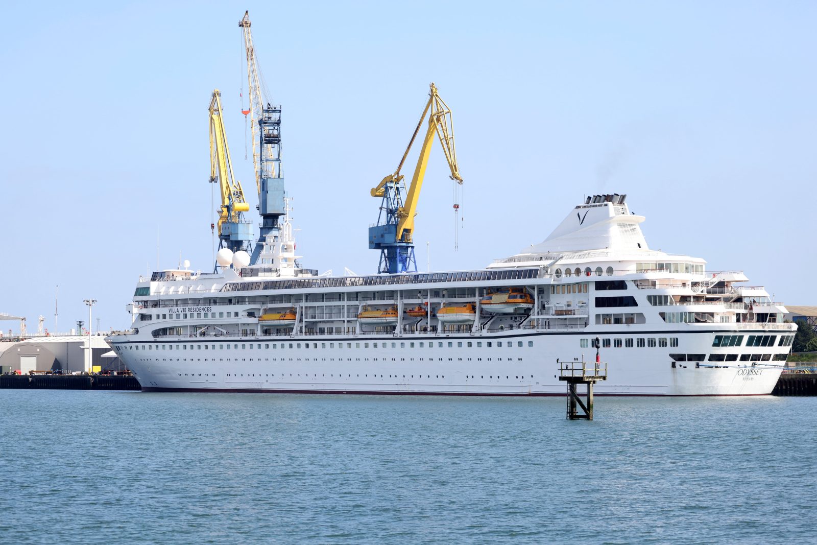 Costo de combustible ‘golpea’ a crucero de EU: MV Odyssey queda varado en Asia