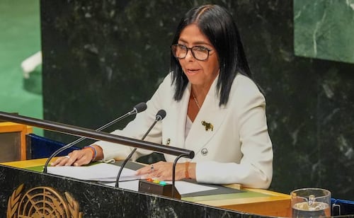 Delcy Rodríguez promete alivio ante crisis eléctrica en Venezuela; apagones generan protestas ciudadanas