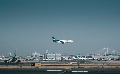 Demanda de vuelos disminuye 0.5% en septiembre a nivel mundial, reporta la IATA; la de viajes domésticos cayó 2.2%