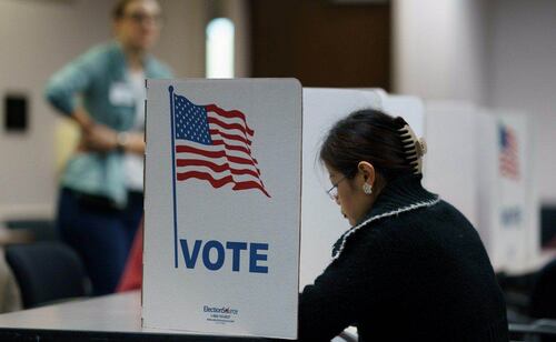 Demócratas cerca de quitarle el Senado a los republicanos, señala New York Times; avanzan en Texas, Alaska y Ohio
