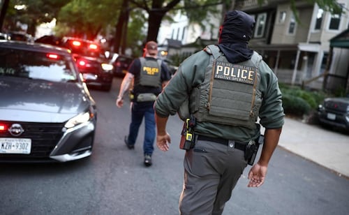 DHS llama "criminal dominicano" a hombre herido por ICE en Nueva York; asegura que tiene condenas por agresión y drogas