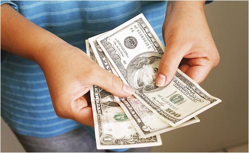 El peso cierra su peor mes desde junio de 2024