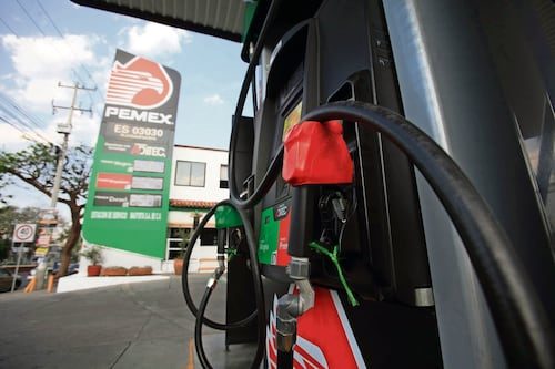 Energía y Pemex afirman que abasto de combustibles "está asegurado"; descartan incrementos en precios de gasolina y diesel