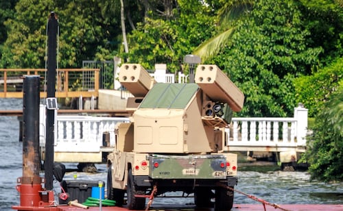 EU blinda con sistemas de defensa aérea la residencia de Trump en Mar-a-Lago, reportan; fue "a petición del Servicio Secreto"