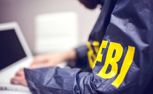 Exempleados del FBI que investigaban a Trump demandan por despido "ilegal"; piden su reincorporación