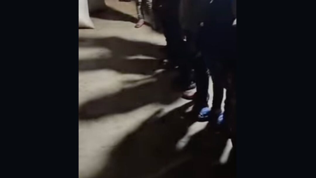Familias de Chiapas denuncian que un grupo armado las obliga a pagar balas y a que sus niños consuman droga