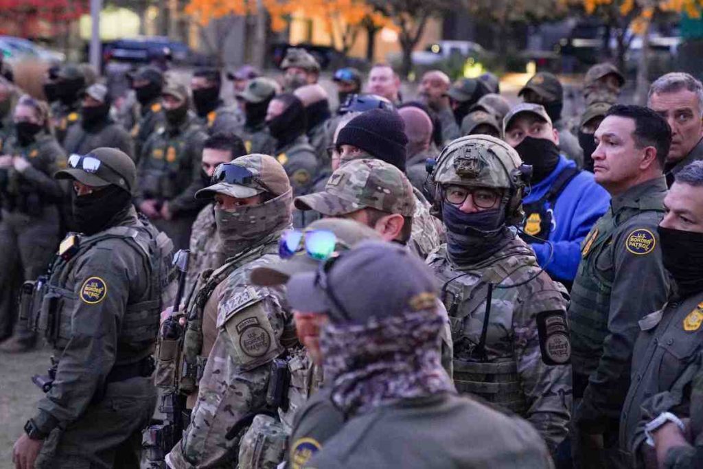 Filtran información de más de 41 mil trabajadores del DHS, incluidos agentes migratorios
