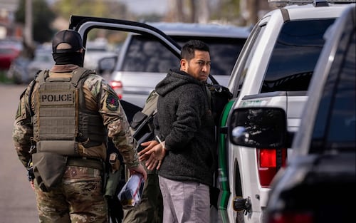 Fiscales de EU impugnan arrestos de inmigrantes sin orden judicial; práctica ha causado "graves daños", acusan