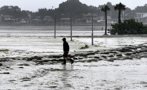 Florida declara emergencia ante el avance de tormenta tropical "Isaías"; podría convertirse en huracán el jueves