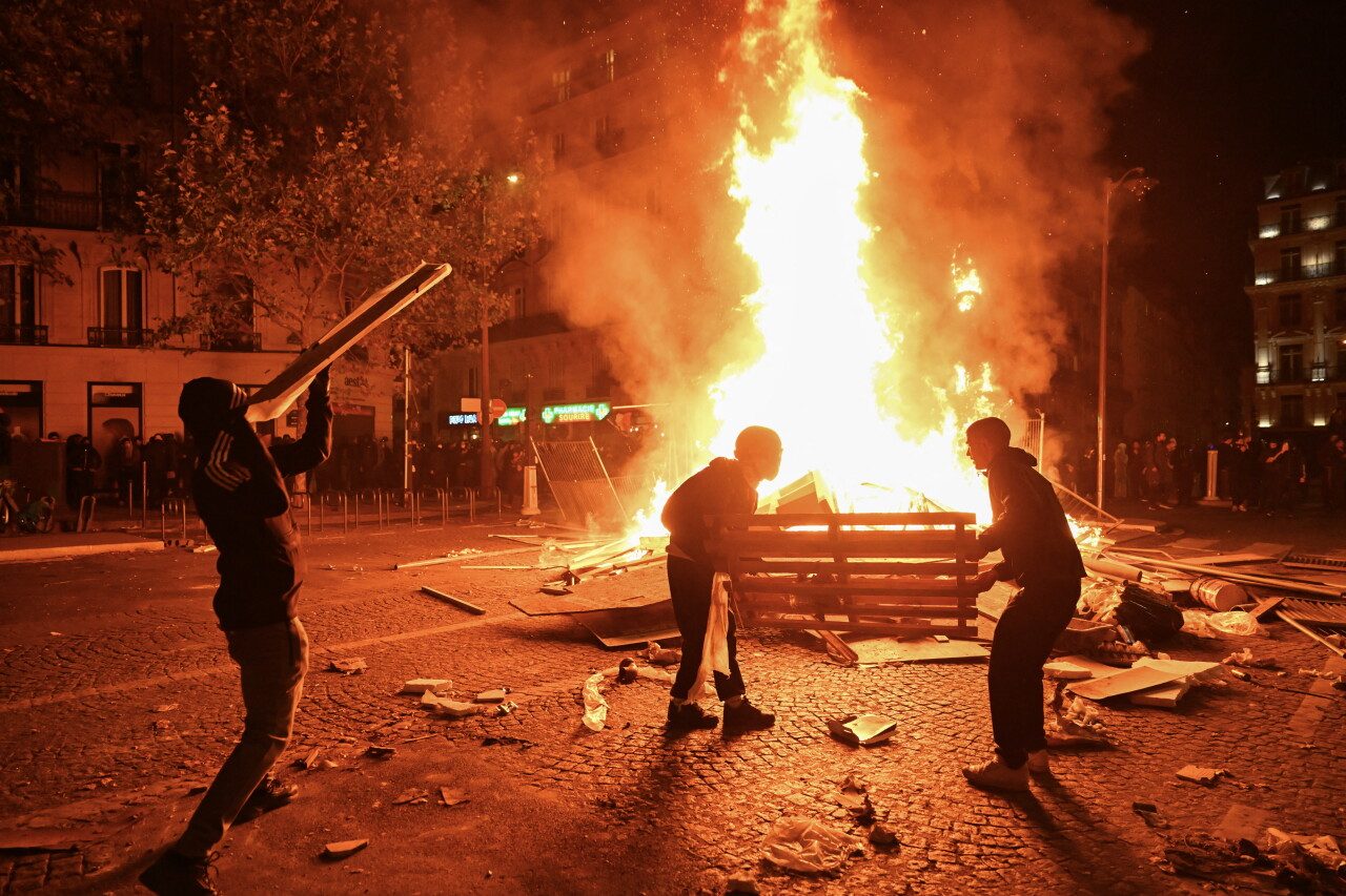 Francia estalla contra el costo de vida: cientos de miles protestan y desafían a Macron antes de las elecciones