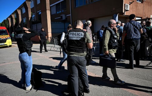 Francia investiga posible motivación terrorista del tiroteo en escuela; ven adhesión a comunidad que promueve violencia extrema