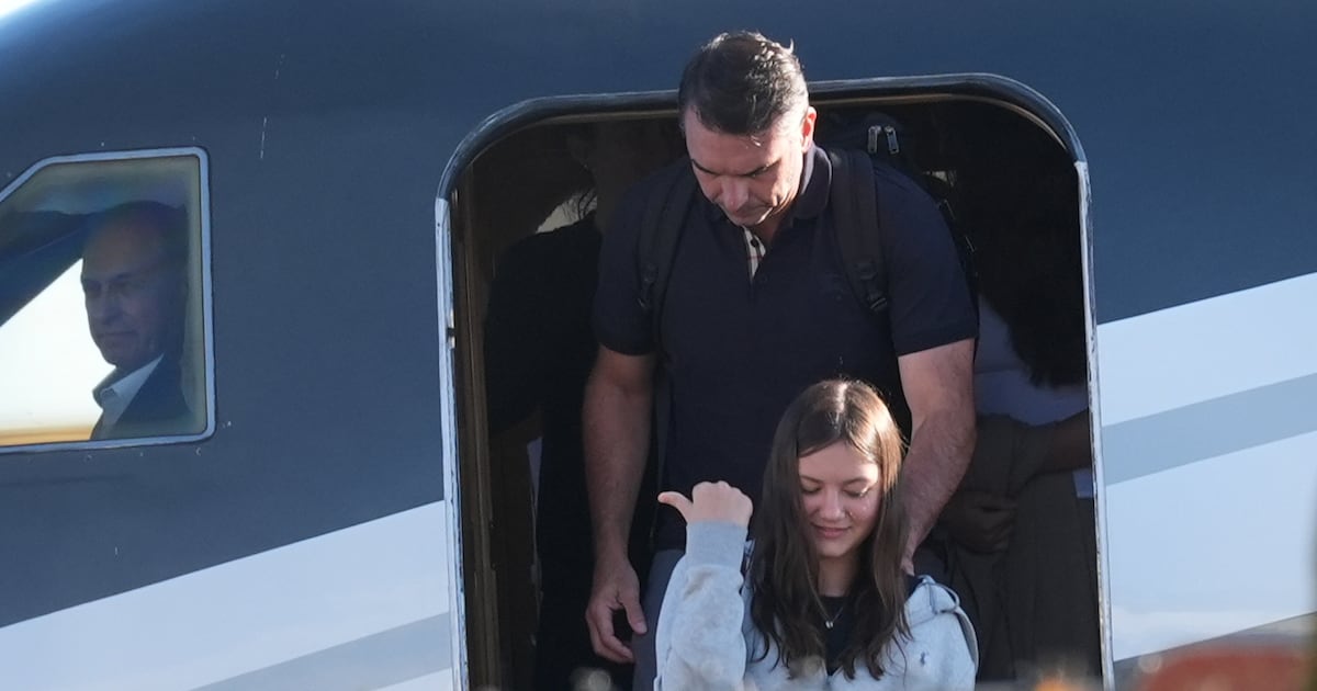 Fuga de Flávio Bolsonaro a EU tras derrota ante Lula provoca lluvia de memes: ¿Por qué lo investigan?