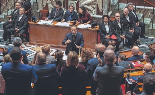 Gobierno francés ve en protestas “estrategia de insurrección”
