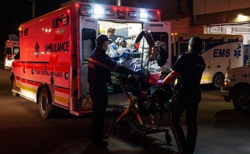 Grave incendio en base militar canadiense deja muertos y heridos; autoridades aún no confirman balance de víctimas