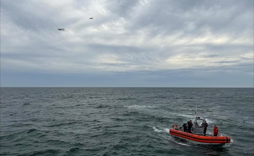 Guardia Costera de EU localiza restos del avión desaparecido frente a Massachusetts; continúa la búsqueda de los seis pasajeros