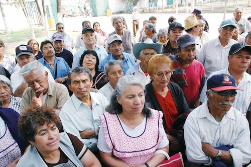 Hay más adultos mayores en México; el sector crece entre el aislamiento, discapacidades y pensiones en riesgo
