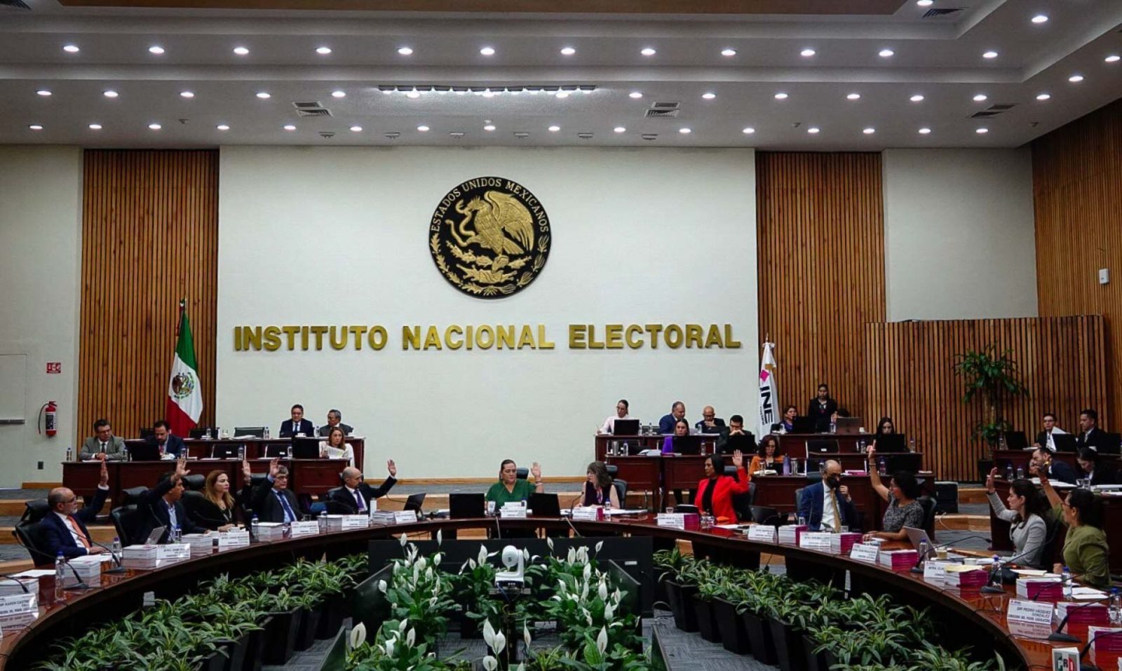 Humphrey pide ‘purga’ en el INE: Exige renuncia de funcionarios cercanos a Taddei y quitar ‘superpoderes’