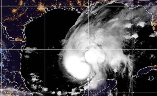 Huracán Isaías se acerca a Florida, Alabama y Mississippi; ordenan evacuaciones y cierres escolares