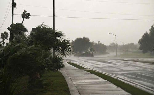 Huracán Isaías toca tierra en Florida; despliegan 5 mil elementos para apoyar