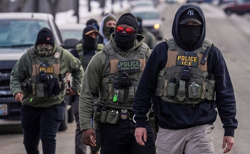 ICE abre fuego en operativo en Nueva York y lesiona a una persona; alcalde revela que niño de 5 años estaba con la víctima