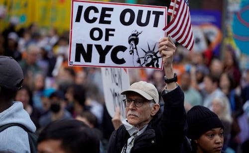 ICE no puede repatriar a Oscar Belgal, dominicano herido en Nueva York; juez federal prohíbe su deportación