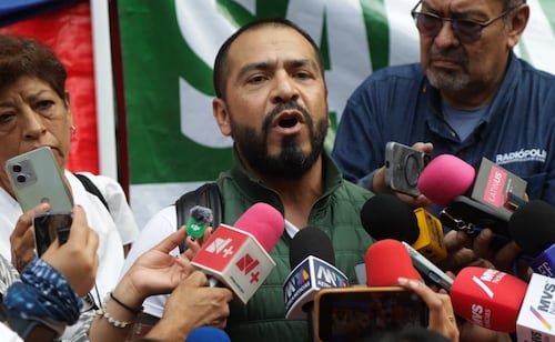 IMSS instala mesa de renegociación salarial con sindicato y sin trabajadores; amagan con nuevos bloqueos y movilización