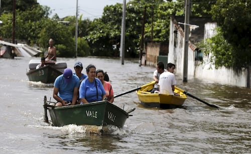 Inundaciones por desbordamiento del rio Paraná afecta a más 4 mil familias en Paraguay; se estiman mas damnificados