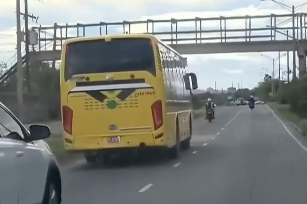 Jamaica recibe a los primeros 22 migrantes enviados por USA