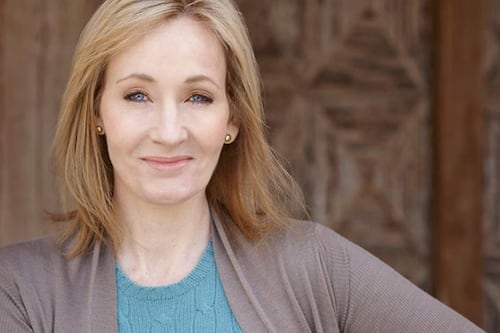 J.K. Rowling seguirá oponiéndose al activismo trans; financiará a mujeres que acudan a los tribunales para defender sus derechos