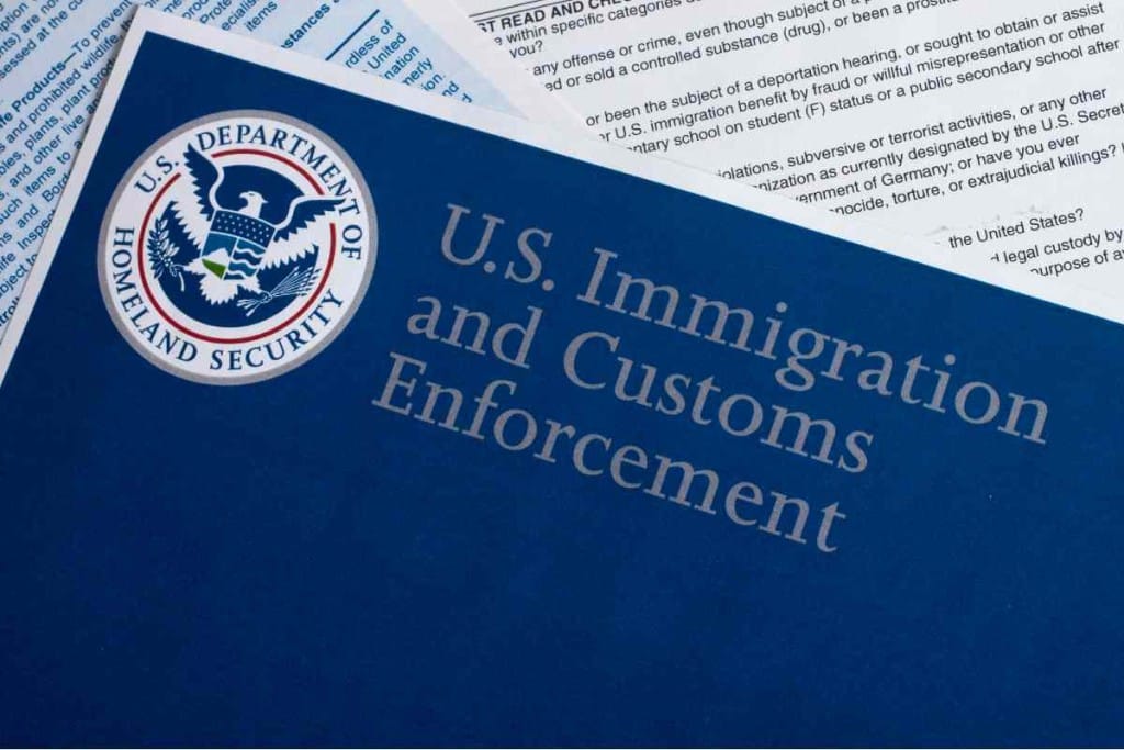 La “carta del FBI” que preocupa a solicitantes de asilo: qué es y qué dice