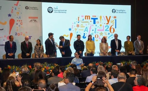 "La política pasa, la cultura queda", dice Krauze en la FIL de Monterrey; inauguran 9 días de cultura