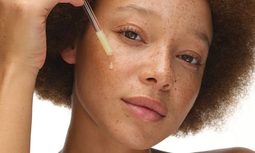 La Roche-Posay expande la línea Mela B3; así funciona su nuevo tratamiento antimanchas