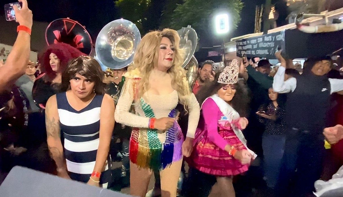 Las locas del Cacalote, la tradición de Día de Muertos en la que los hombres se visten de mujeres
