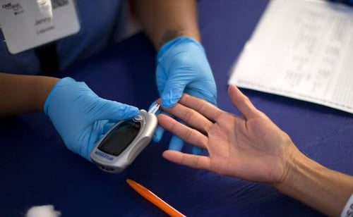 Las mujeres gastan 77% más en salud