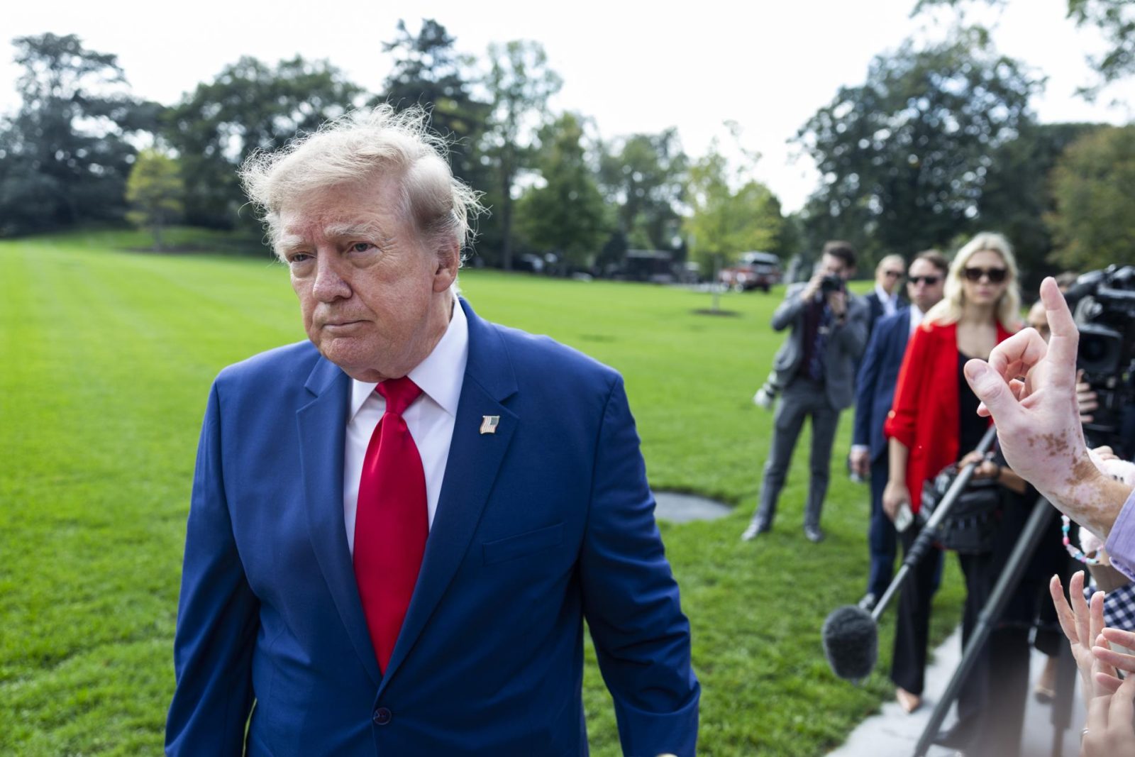 ¿Latinos se arrepienten de votar por Trump? 74% desaprueba su gestión y 70% ve dañinas sus políticas