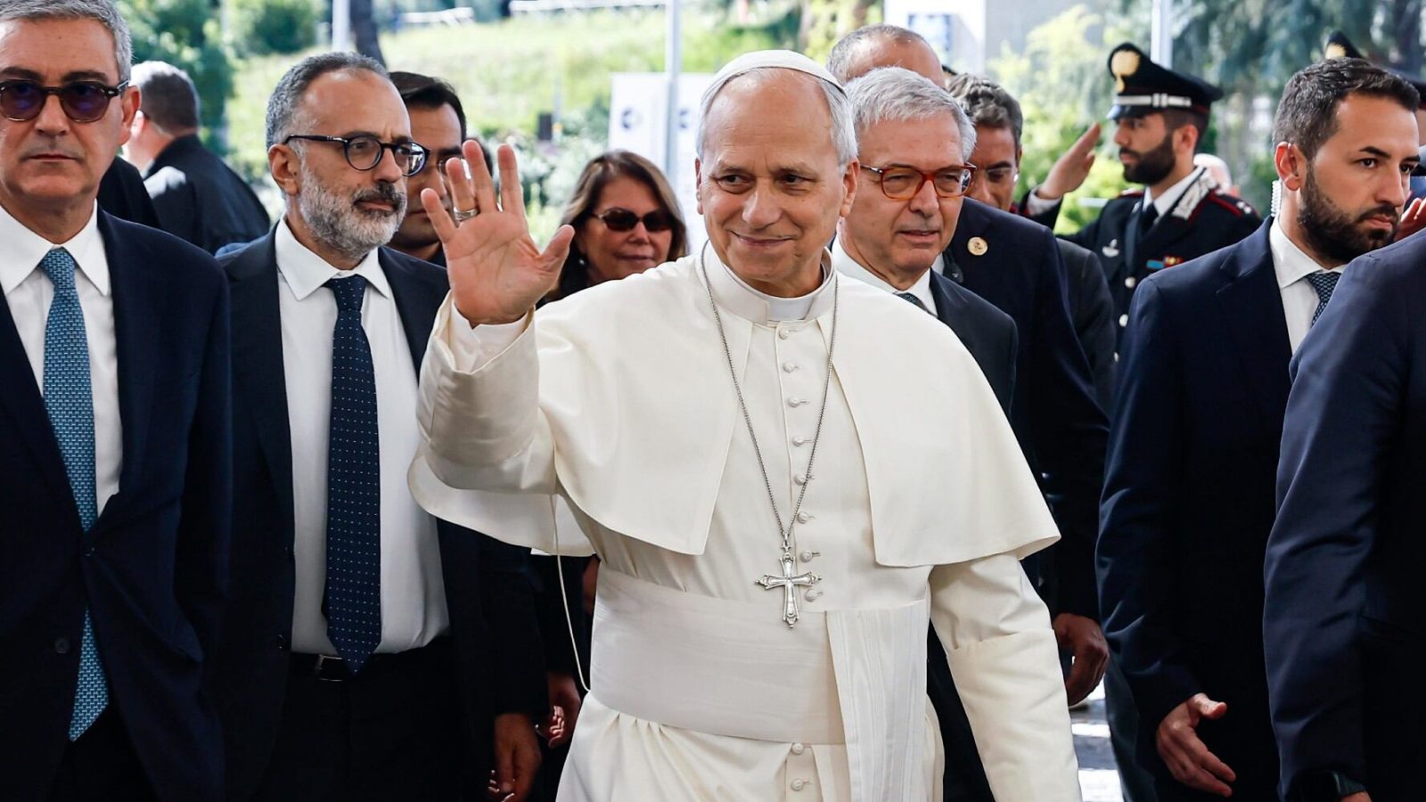 ‘Le introdujeron una cámara’: Así fue la cirugía del Papa León XIV para extirparle un tumor del pulmón