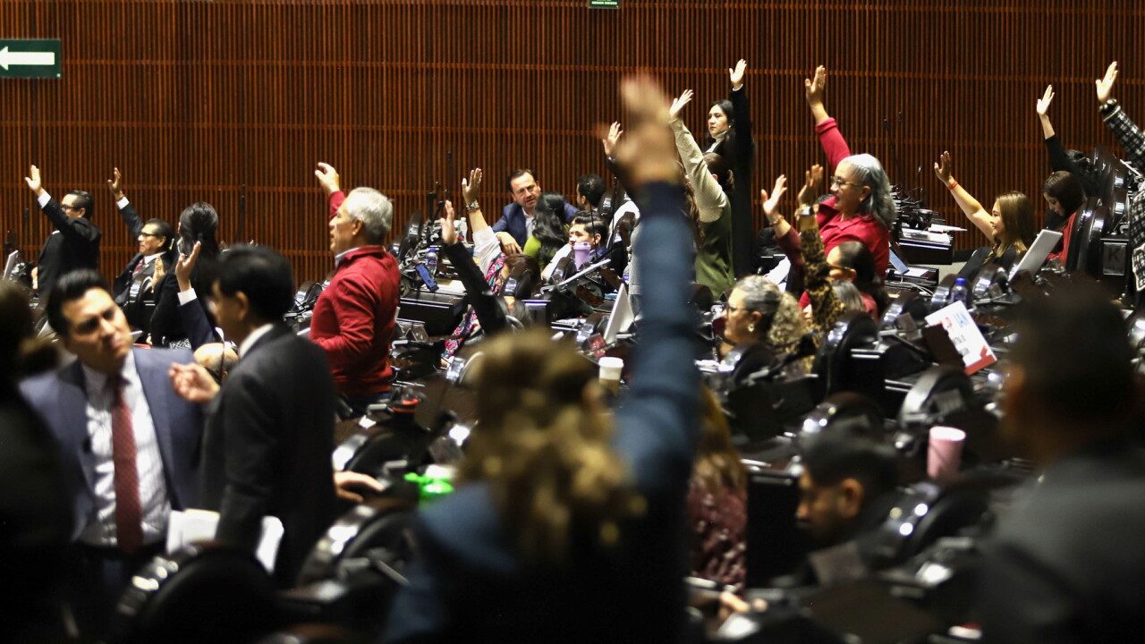 Ley de Derechos 2027 pasa al Senado con alzas a cuotas para turistas, trenes y aeronaves