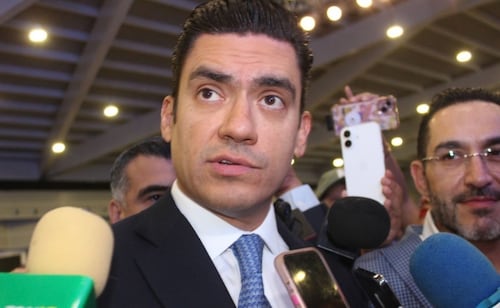 Líder del PAN culpa a Jesús Ramírez por ataque a estatua de Felipe Calderón; "les da igual los miles de decapitados que hay en este país", asegura