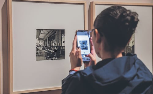 Lo insólito y lo cotidiano en el arte de Kati Horna se muestran en el Museo del Palacio de Bellas Artes