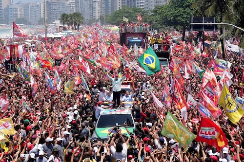 Lula y Bolsonaro cierran campañas con actos multitudinarios; segunda vuelta presidencial en Brasil es el domingo