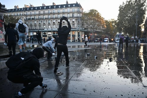 Macron alista mensaje a la nación tras protestas en Francia; exigen que pida perdón y que deje el cargo