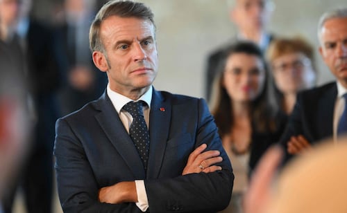 Macron ve un "fracaso colectivo" en graves lesiones de estudiantes en protestas en Francia; expresa solidaridad
