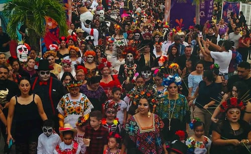 Mara Lezama inaugura "Janal Pixán 2026" como parte del Día de Muertos en Quintana Roo; celebración llena de color y música malecón de Calderitas