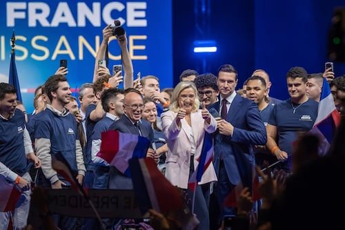 Marine Le Pen lanza su campaña para las elecciones presidenciales en Francia; promete "renacimiento" del país