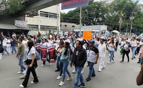 Médicos y trabajadores del IMSS marchan en Morelos; denuncian salarios bajos y saturación en hospitales