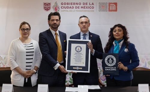 Metro obtiene su primer Récord Guinness; mural holográfico en la estación Auditorio fue reconocido como el más grande del mundo