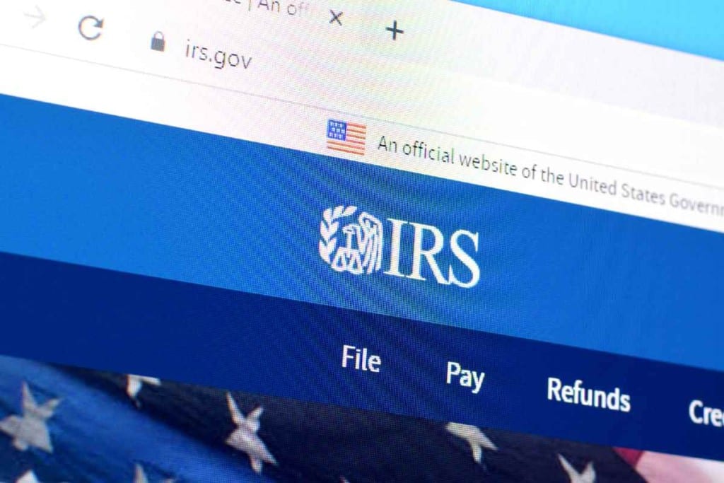 Migrantes podrían perder el crédito fiscal para el seguro médico; IRS planea quitarlo