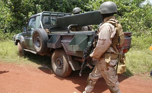 Milicianos del Estado Islámico atacan base militar en Nigeria; reportan al menos 10 soldados muertos